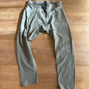 Lululemon Athletica Men's Olive 3/4 Tights